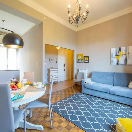 Park View Apartment *